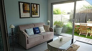 photos location vacances bed breakfast Lomener salon canapé clic-clac confortable